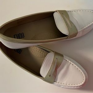 Flats color white and gold